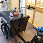 Kaninen, Spindeln, Katten och Hajen åker på bokmobilen.