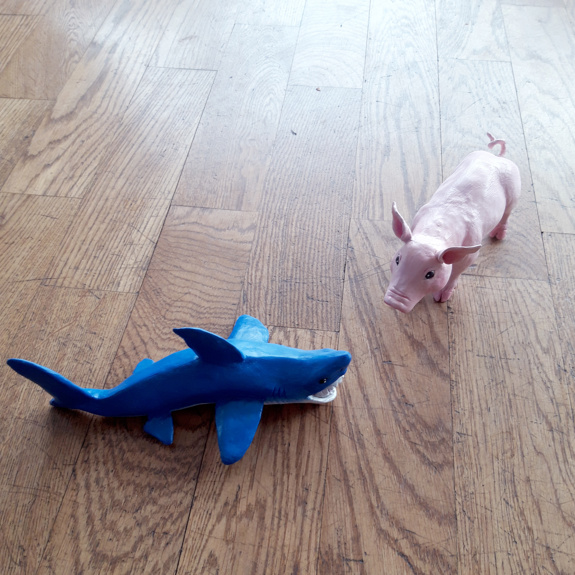 Hajen träffar Grisen.